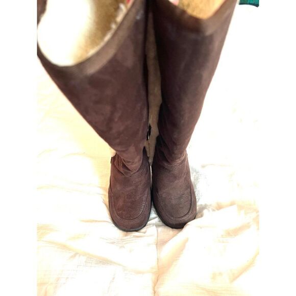 Bakers Eskimo Women's Heeled Suede Boots with Shearling Fur Accents Size 6‎ - Picture 8 of 8